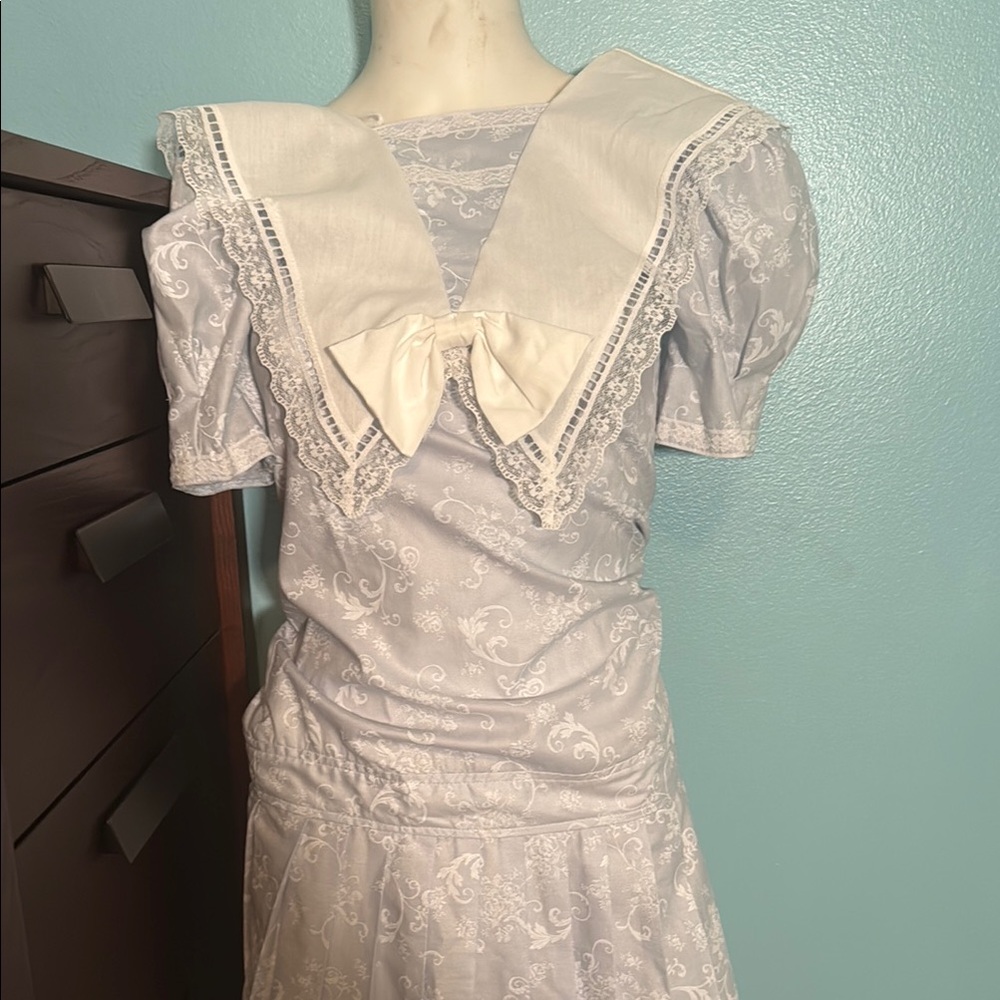 Vintage Lace Dress with Bow size 8 girls 80’s